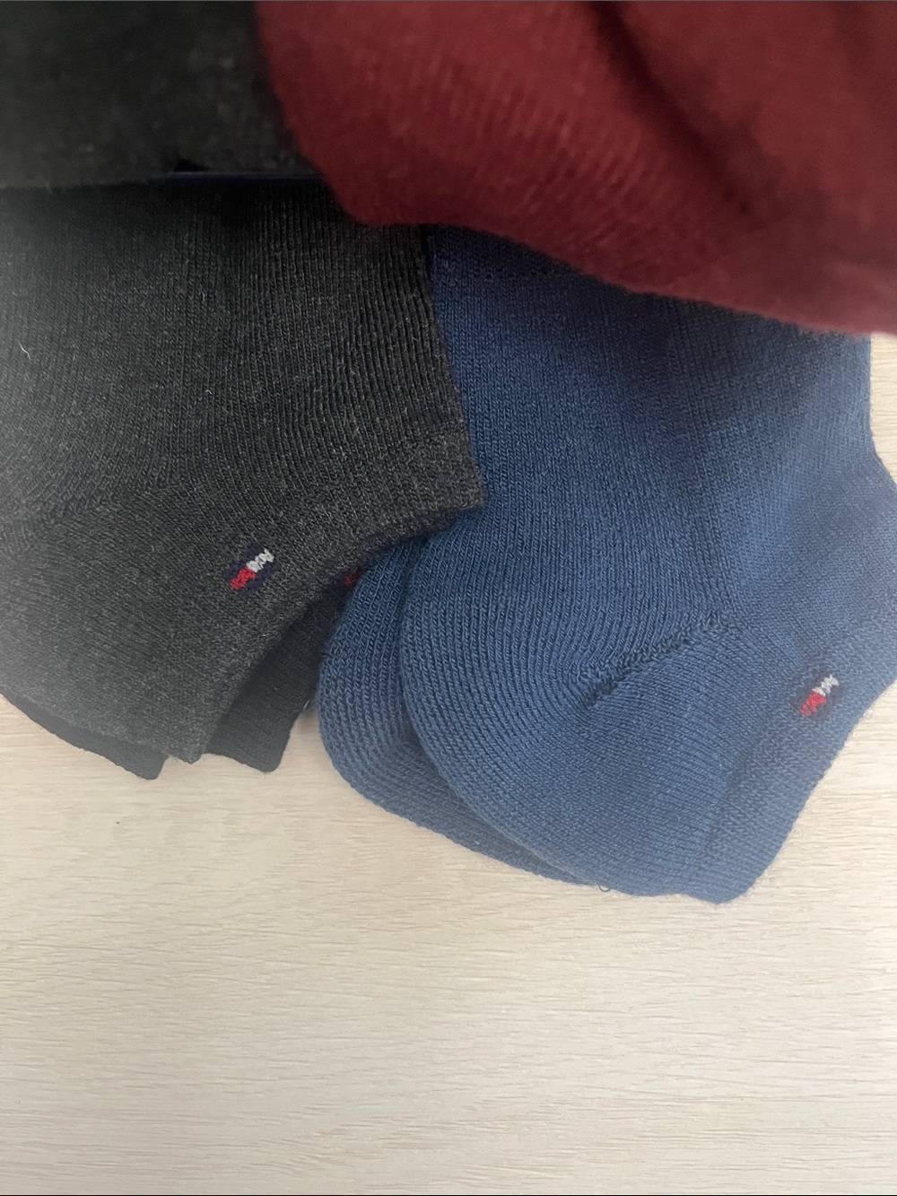 Tommy Hilfiger Men's Cushion No Show  Athletic Socks - Green, Gray & Red Stripe - Picture 7 of 8